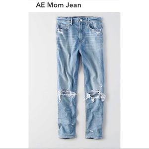 American Eagle Jeans Mom Jean in Cool Classic